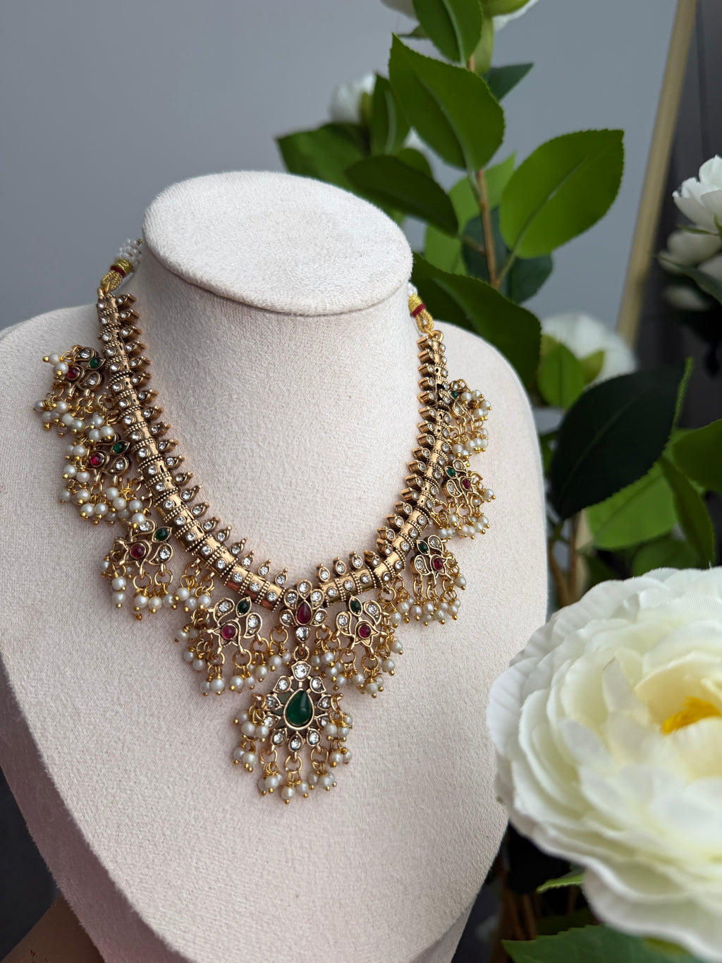 Noor Emerald Kundan Necklace Set