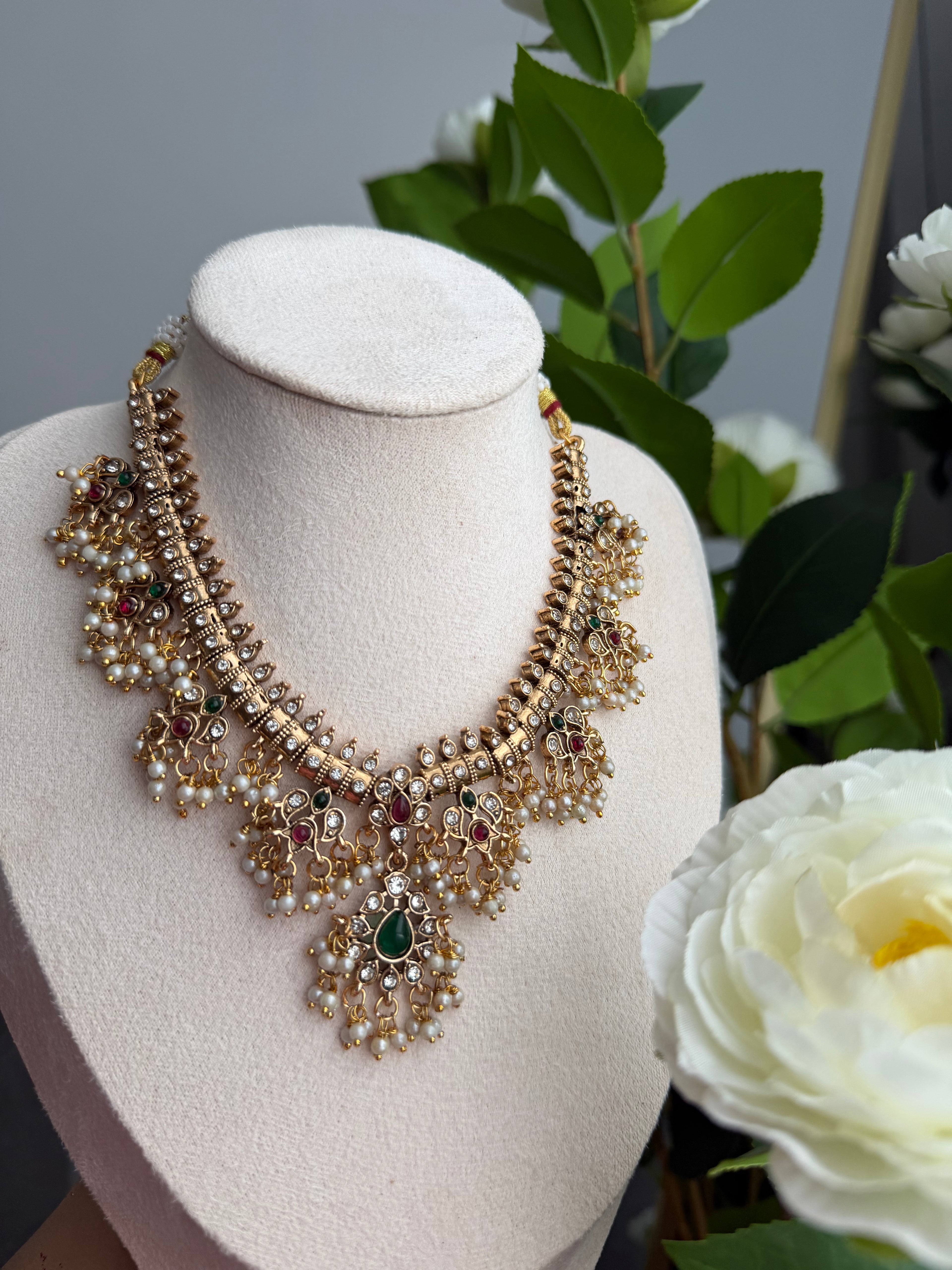 Noor Emerald Kundan Necklace Set